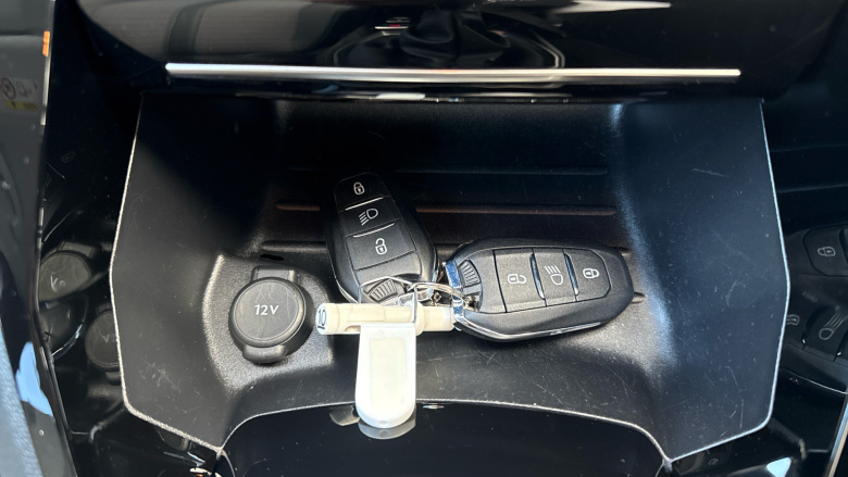 Peugeot 208 1.2 PureTech 100 Allure Premium + 5dr Petrol Hatchback